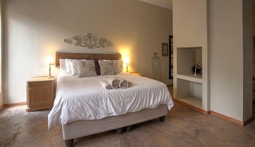 Room (9)