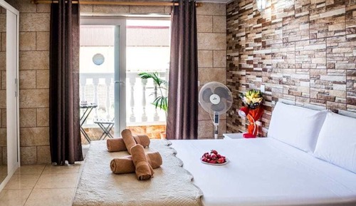 Double Room, Shared Bathroom (Balcony)