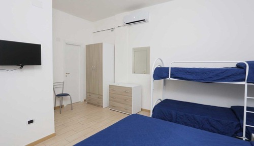 Basic Bungalow, Multiple Beds