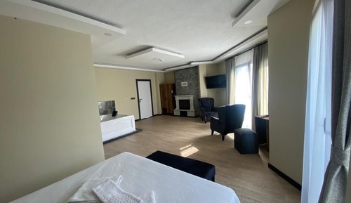 Exclusive Room, 1 Queen Bed, Lake View