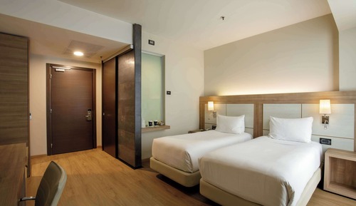 Standard Twin Accessible Room