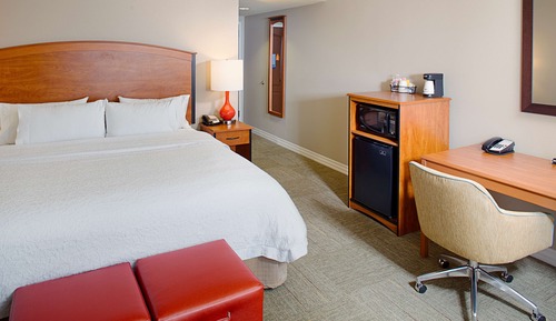 1 King Bed, Hearing Accessible