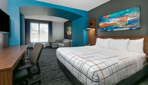 Deluxe Room, 1 King Bed, Accessible, Non Smoking (Hearing Impaired)