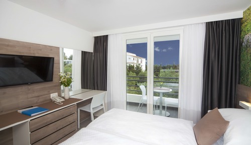 Family Room, 2 Bedrooms