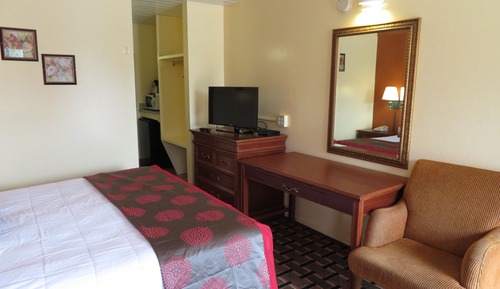 One King Bed, Non-Smoking 