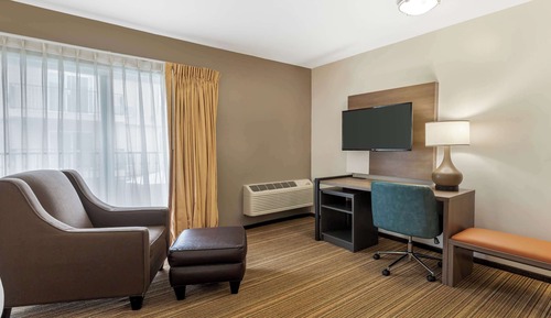 Standard Room, 1 King Bed, Balcony, Non Smoking