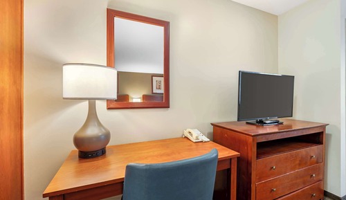 Deluxe Room, 2 Queen Beds, Pool View