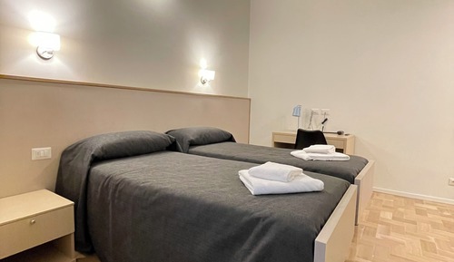 Standard Room, 2 Twin Beds, Private Bathroom
