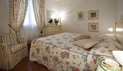 Traditional Apartment, 2 Bedrooms, Kitchen, Garden Area