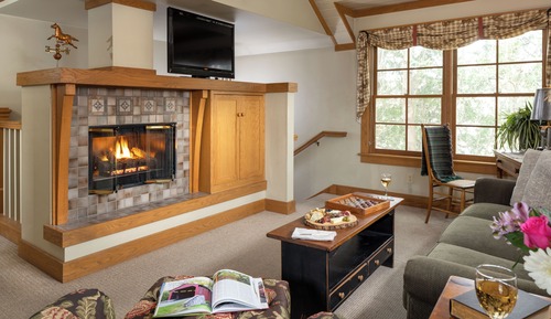 Luxury Suite, 1 King Bed, Non Smoking, Fireplace, Jetted Tub