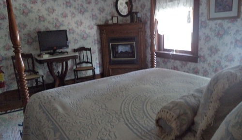 Standard Room, 1 Queen Bed, Non Smoking, Fireplace