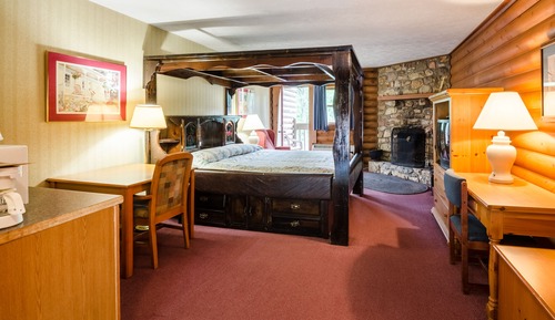 King Log Motel Room (Wood Burning Fire Place)