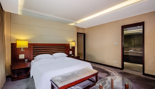Junior Suite, 1 King Bed, Club Lounge Access (Club Floor)