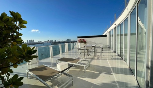 Suite, Tower
