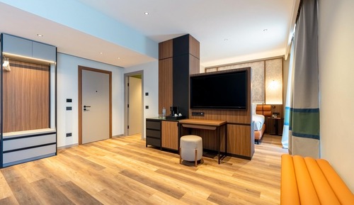 Deluxe Room, 1 King Bed with Sofa bed, Balcony