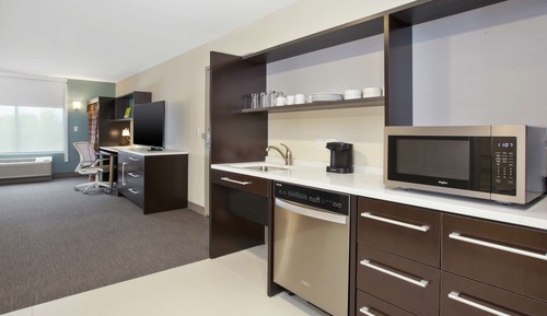 Studio, 1 King Bed, Accessible (Mobility & Hearing, Roll-in Shower)