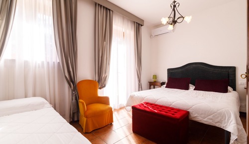 Comfort Room, 1 Queen Bed, Patio, Garden View