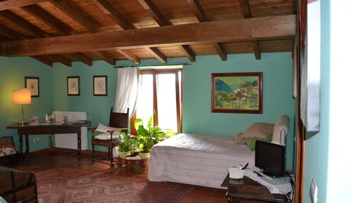 Royal Room, Hill View