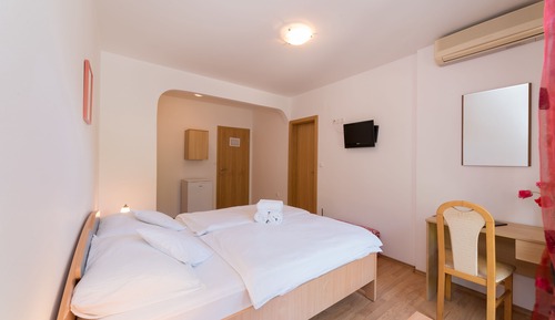 Deluxe Double Room, Garden View (104)