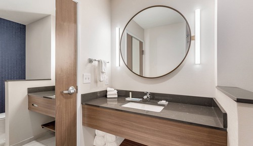 Room, 1 King Bed (Hearing Accessible)