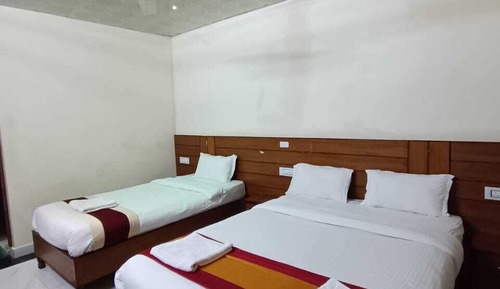 Deluxe Room, Multiple Beds, Smoking, Hill View
