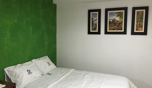 Double Room, 1 Queen Bed