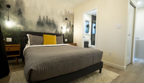 Suite #5 Deluxe Queen Studio