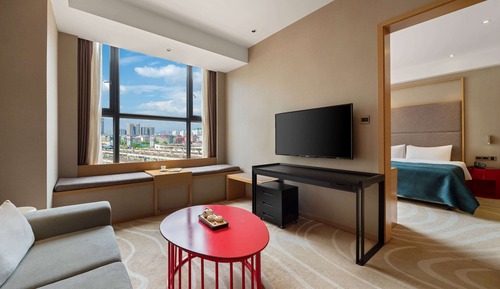 Suite, 1 King Bed, Smoking