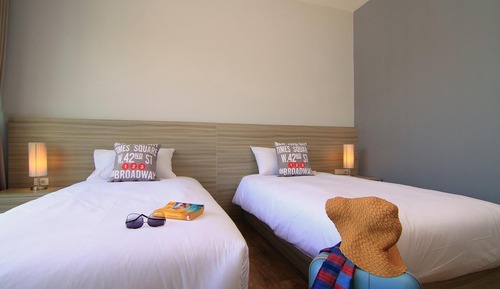 Superior Pool Access with 2 Single Beds