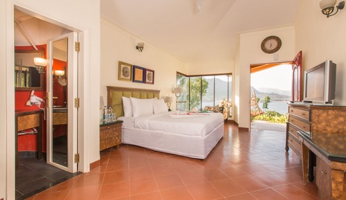 Panoramic Room, Lake View