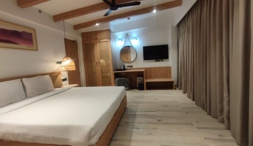 Grand Room, Lake View