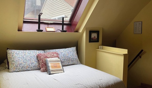 Skylight Room (Upstairs)