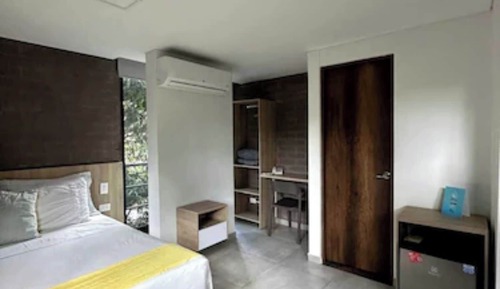 Quadruple Room, Bathtub