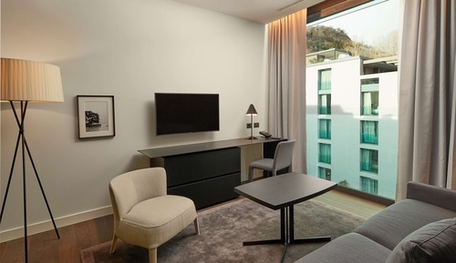 Lake View Suite with balcony