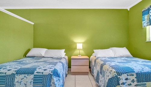 1 Bedroom Cabin Half/Duplex Unit B up on stilts