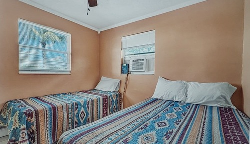 2 Bedroom Yellow Cabin #8