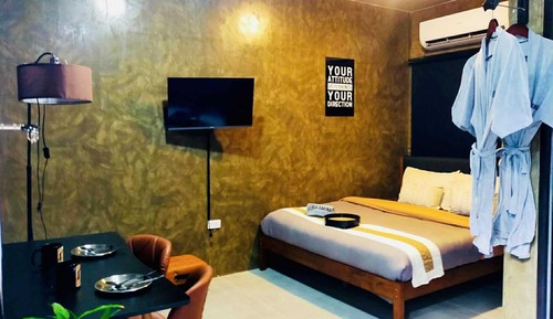 Deluxe Studio, Multiple Beds, Balcony, City View