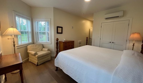 Spry One - ground level end unit, 2 king bedrooms, 2 bathrooms, enclosed porch