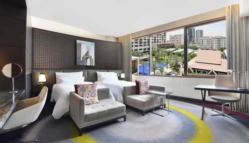 Deluxe Room, 2 Twin Beds, Pool View