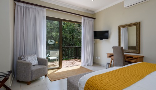 Four Bedroom Chalet with Splash Pool