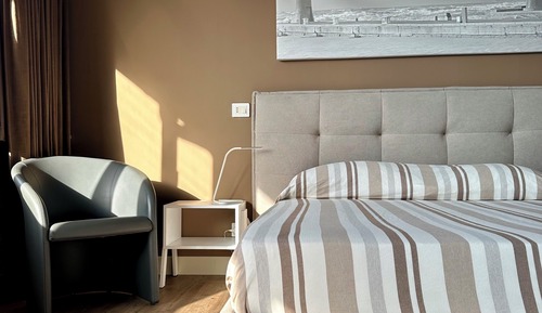 Panoramic Room, 1 King Bed with Sofa bed, Non Smoking, Valley View