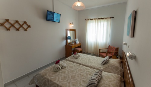 Basic Apartment, 2 Twin Beds, Pool View