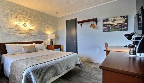 Standard Room, 1 Queen Bed