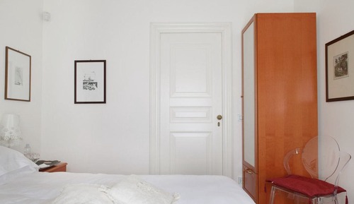 Standard Double Room (De Maupassant)