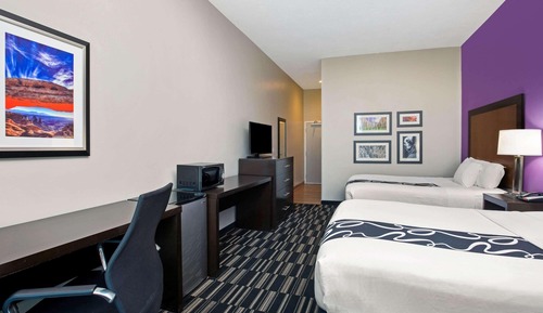 Room, 2 Queen Beds, Accessible, City View (Mobility Accessible)