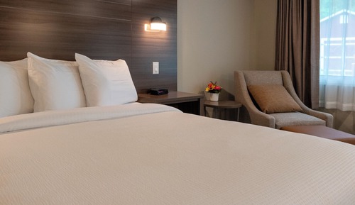 Superior Double Room, 1 King Bed, Courtyard View