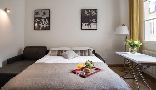 Deluxe Apartment, Courtyard View