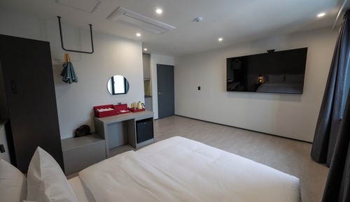 BUSINESS ROOM - Breakfast service + 1 FREE DRINK provided to guests