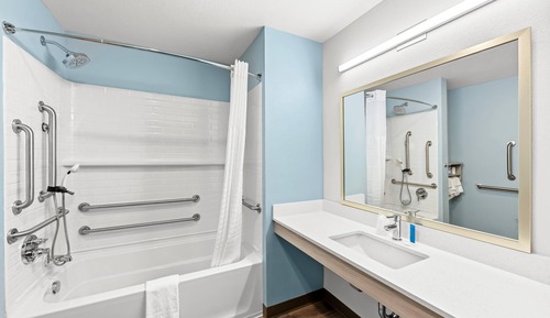 Suite, 2 Queen Beds, Accessible, Non Smoking