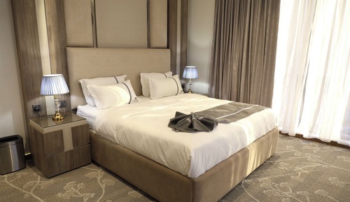 Executive Suite, City View